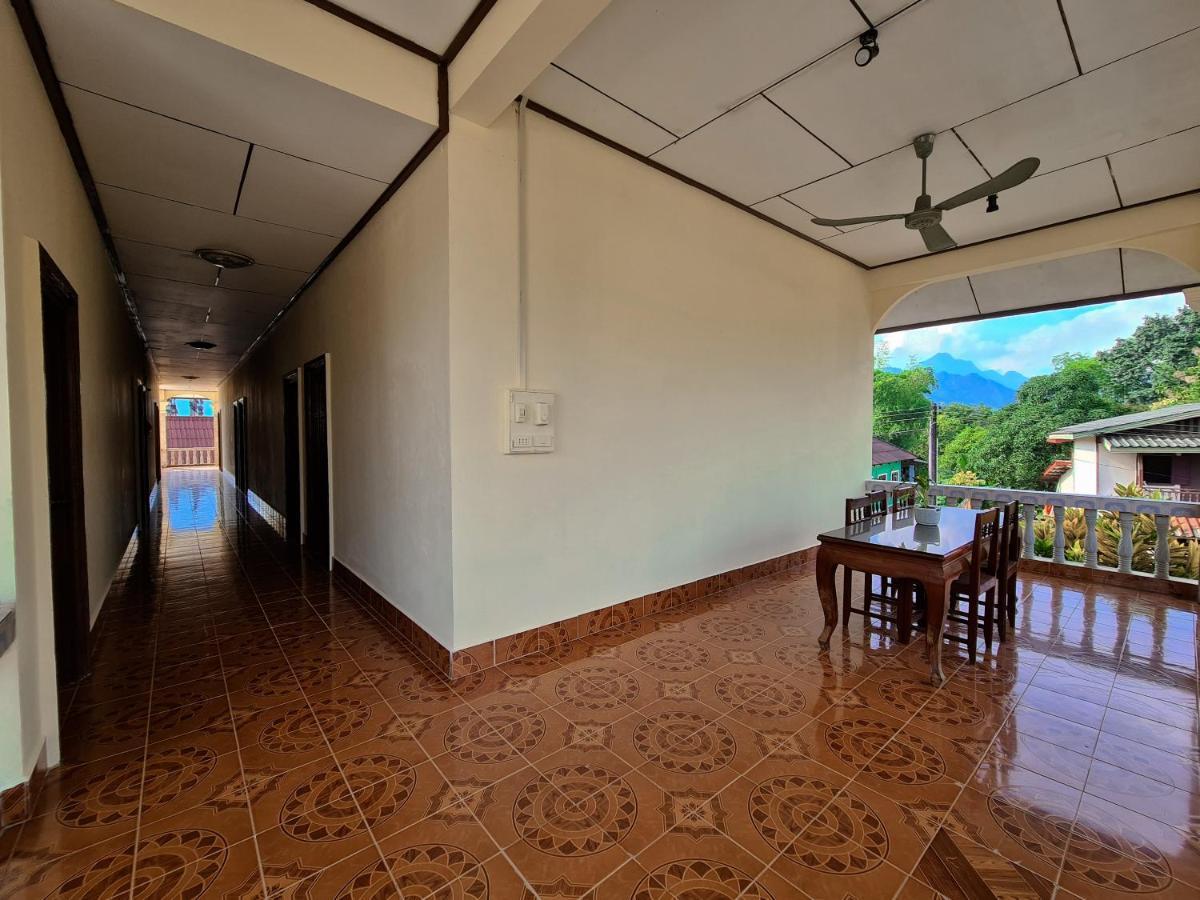 Saphaothong Guesthouse Vang Vieng Buitenkant foto