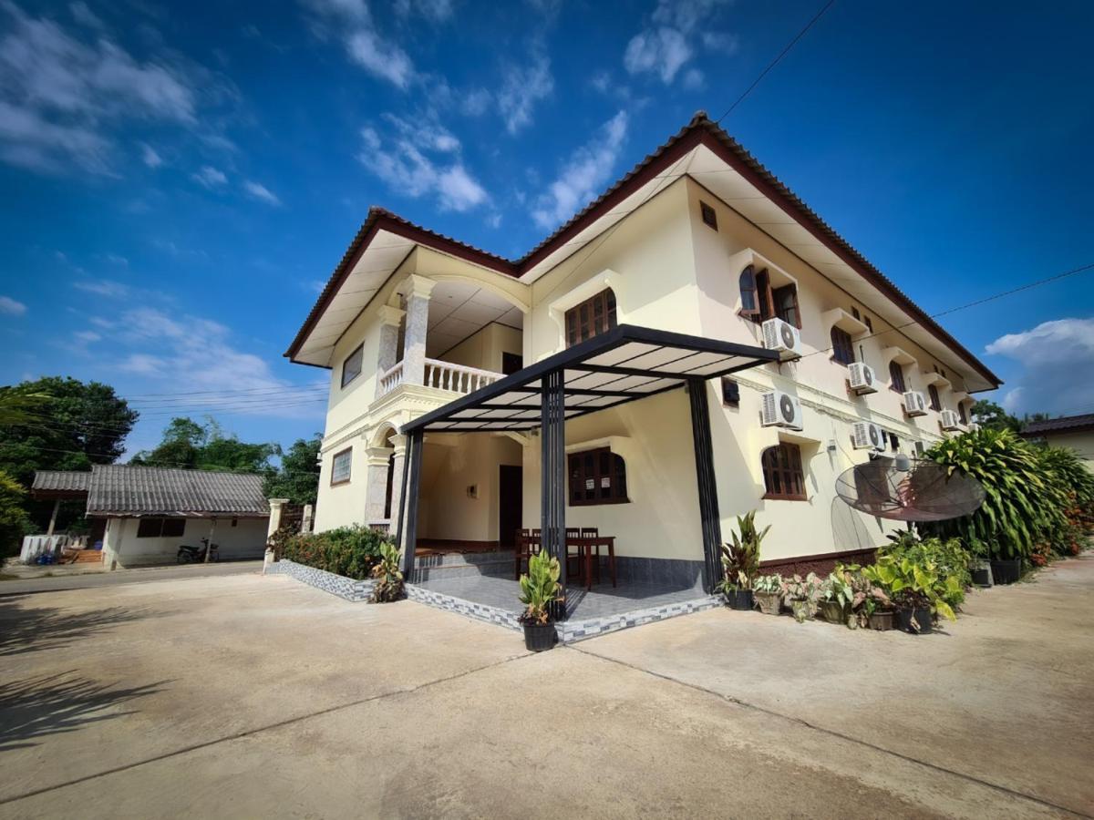 Saphaothong Guesthouse Vang Vieng Buitenkant foto
