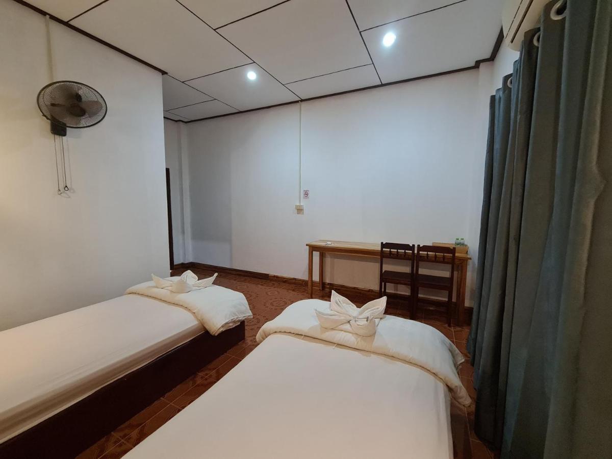 Saphaothong Guesthouse Vang Vieng Buitenkant foto