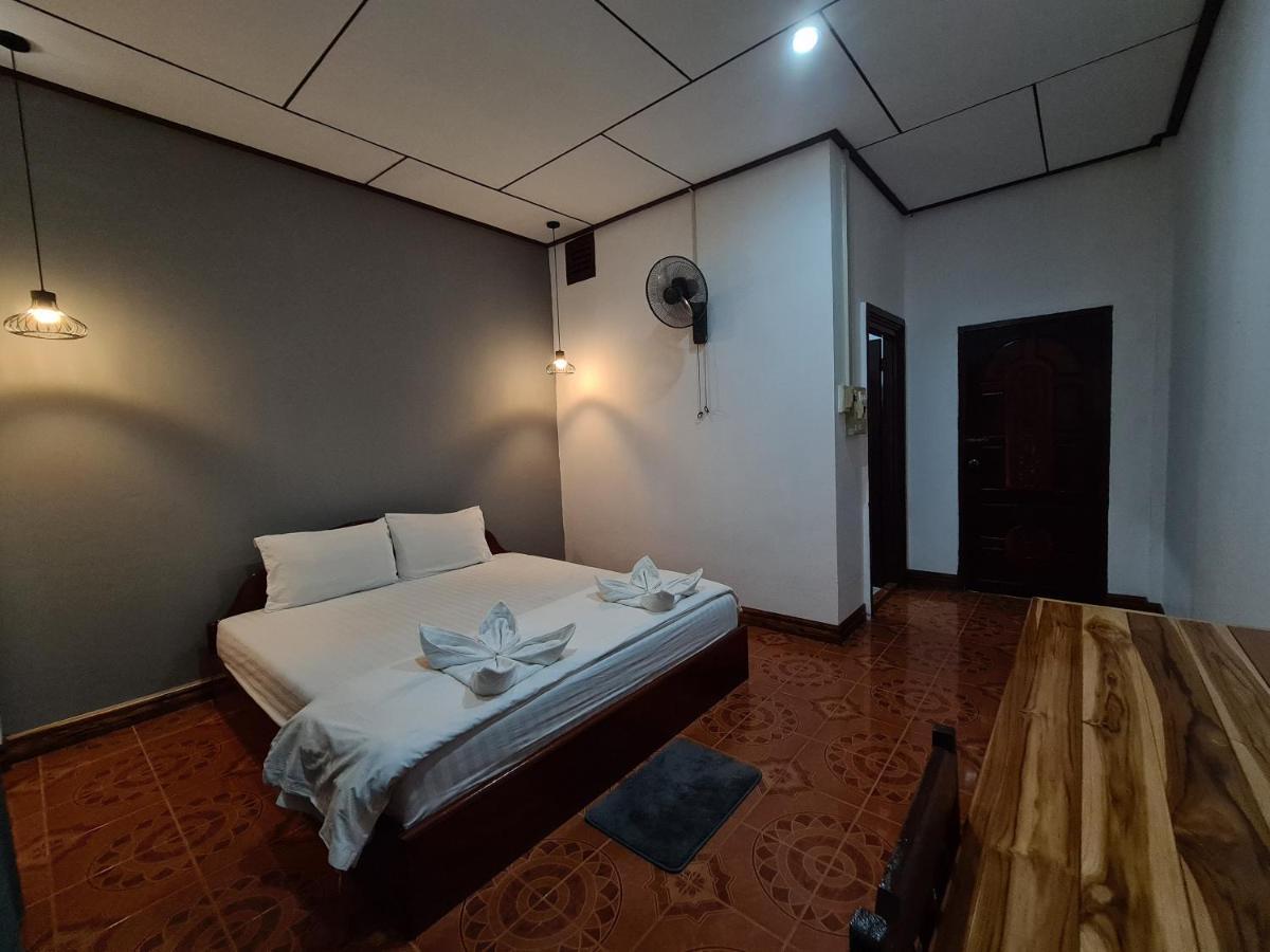 Saphaothong Guesthouse Vang Vieng Buitenkant foto