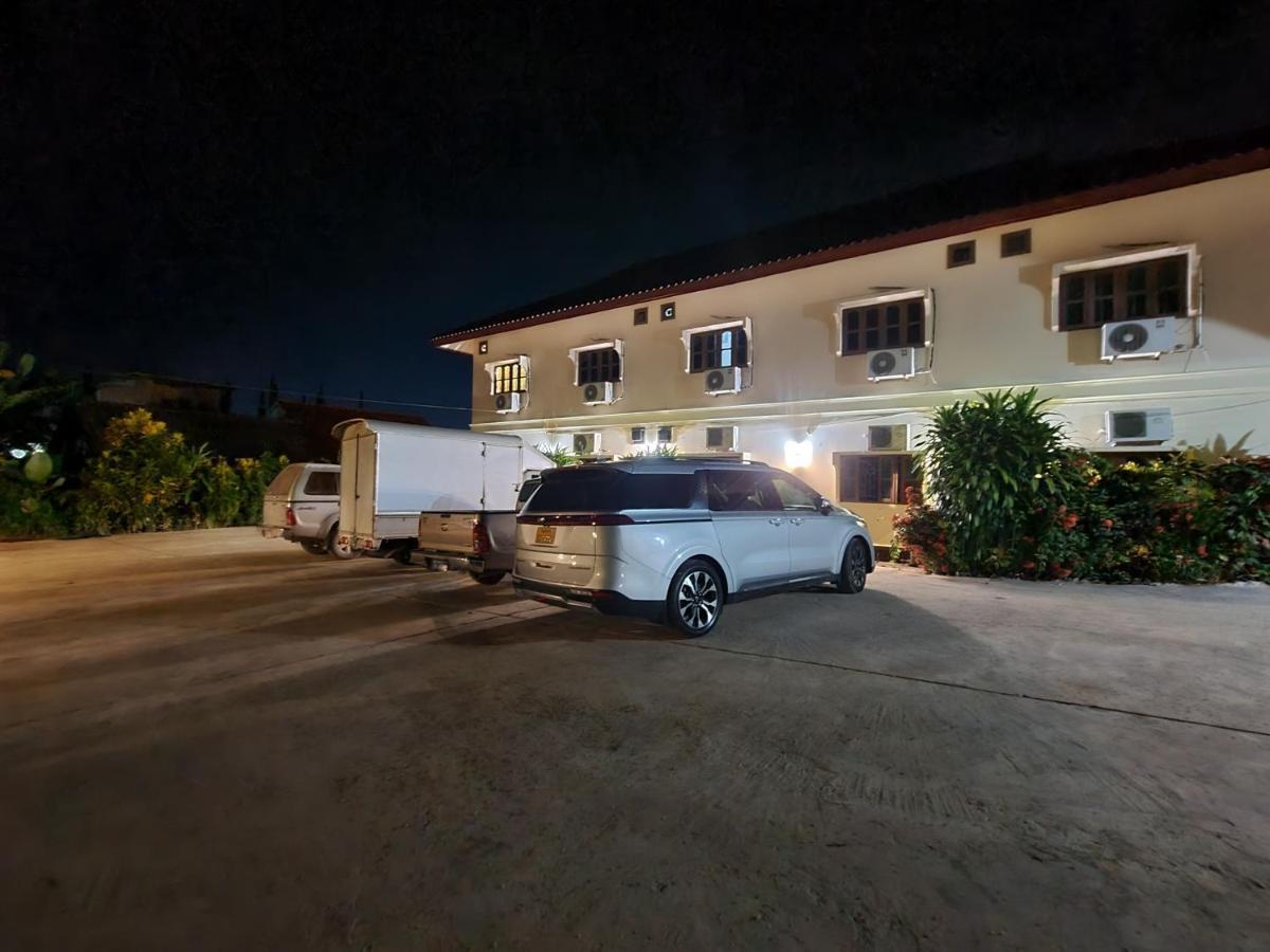 Saphaothong Guesthouse Vang Vieng Buitenkant foto