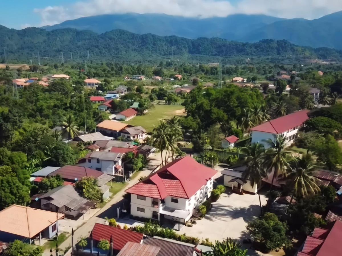 Saphaothong Guesthouse Vang Vieng Buitenkant foto