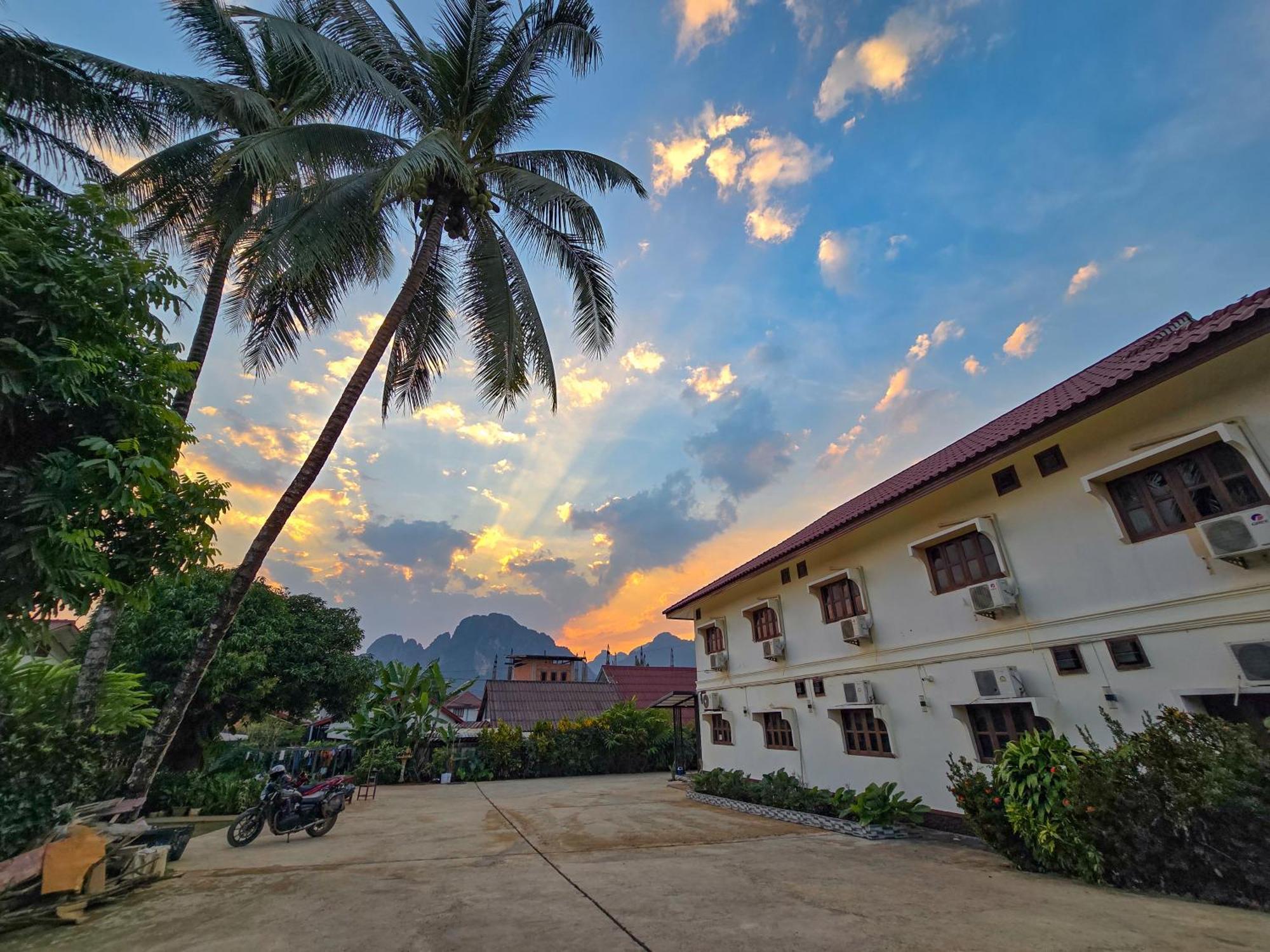 Saphaothong Guesthouse Vang Vieng Buitenkant foto