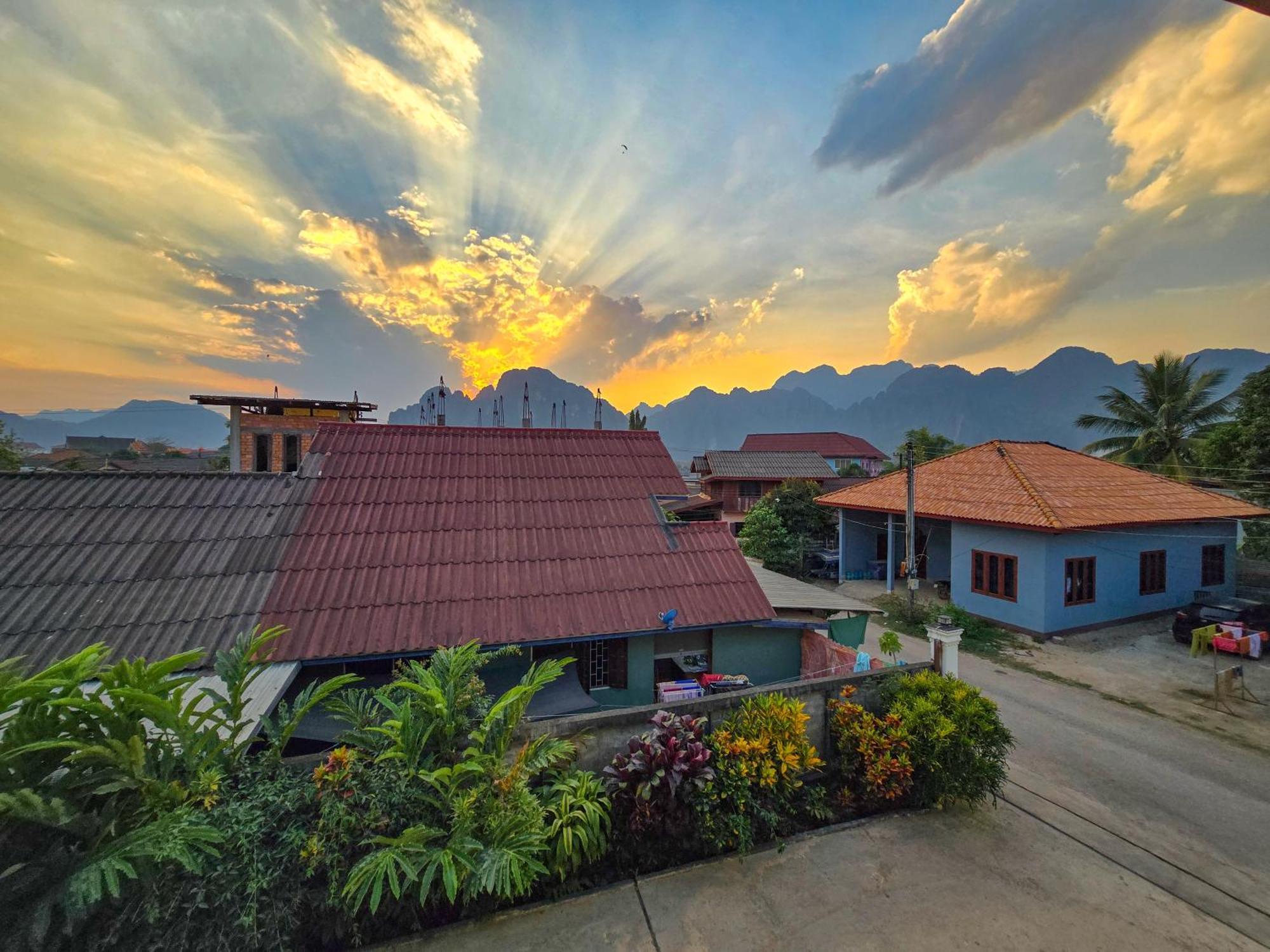 Saphaothong Guesthouse Vang Vieng Buitenkant foto