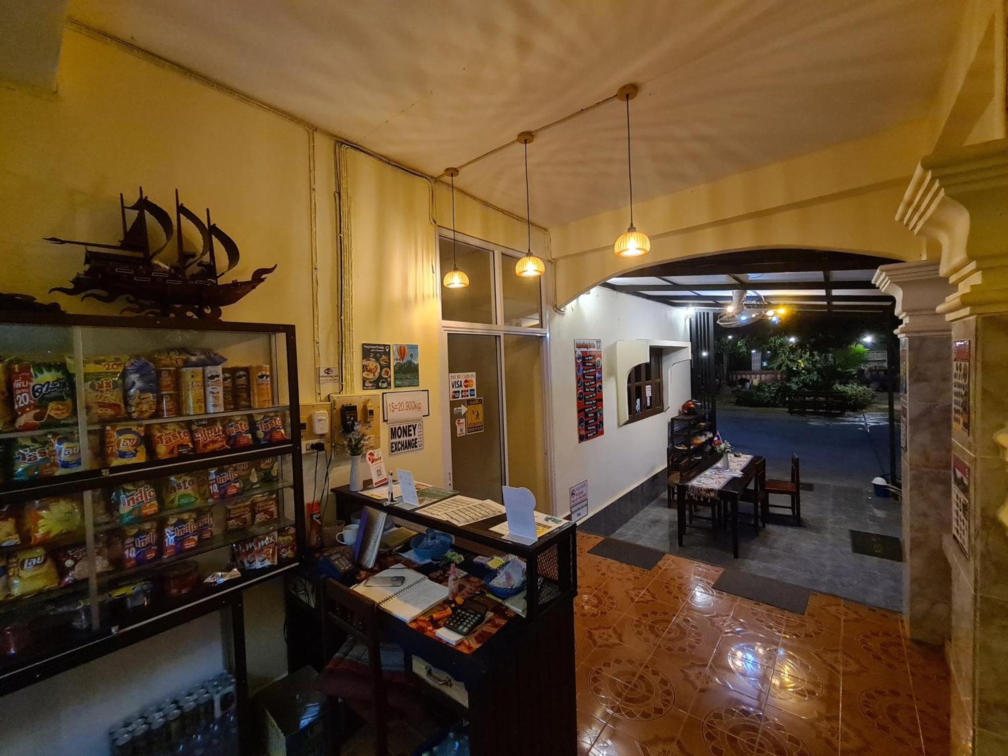 Saphaothong Guesthouse Vang Vieng Buitenkant foto