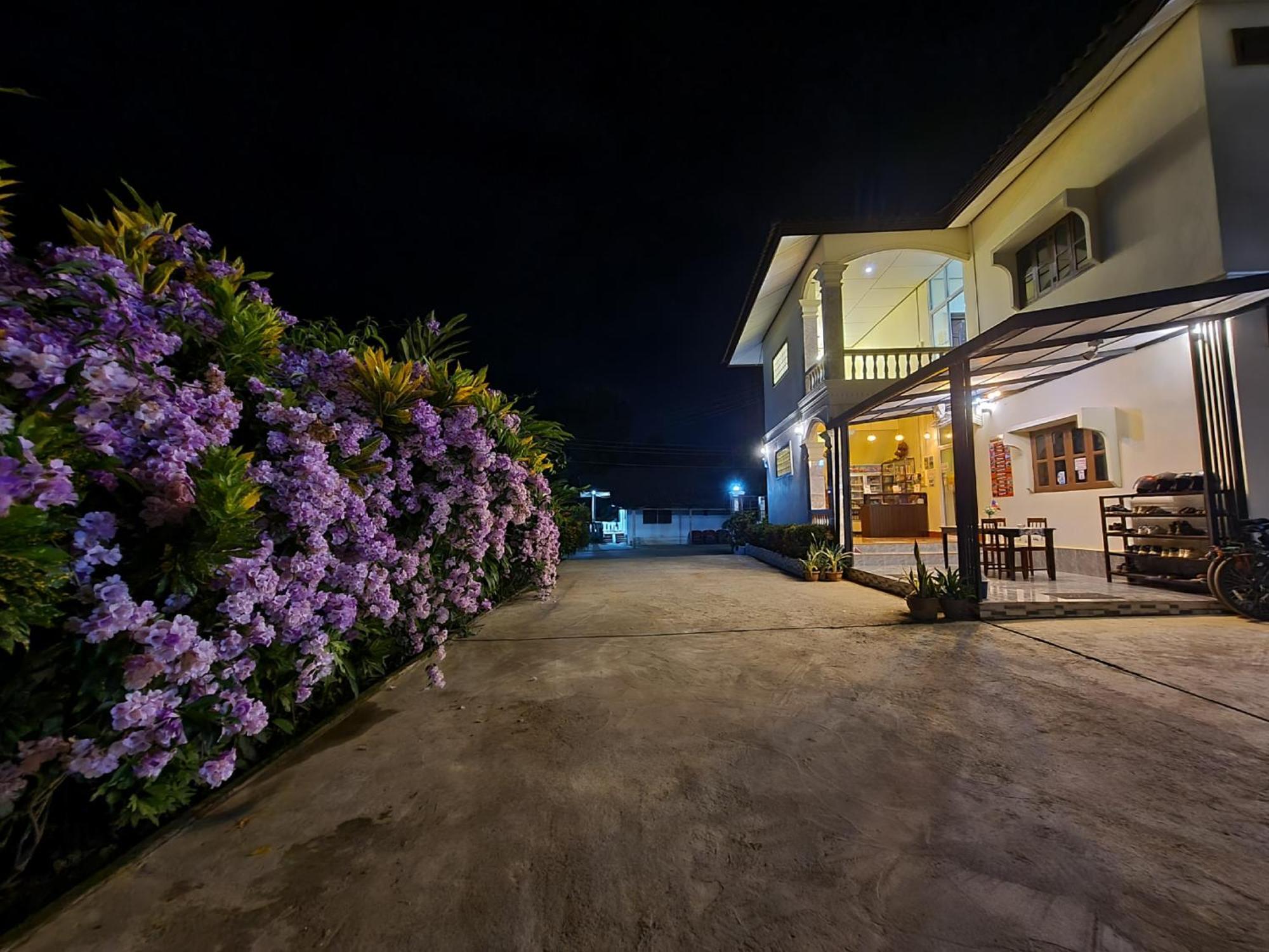 Saphaothong Guesthouse Vang Vieng Buitenkant foto